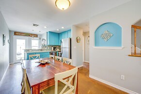 Steps to Beach & Pool Access: Port Aransas Condo