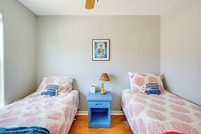 Steps to Beach & Pool Access: Port Aransas Condo