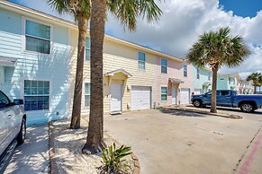 Steps to Beach & Pool Access: Port Aransas Condo