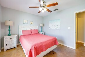 Steps to Beach & Pool Access: Port Aransas Condo