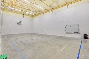 Indoor Recreation Room at Skiatook Vacation Rental