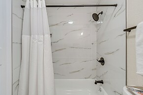 Chic Port Charlotte Home ~ 9 Mi to Englewood Beach