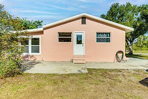 Chic Port Charlotte Home ~ 9 Mi to Englewood Beach