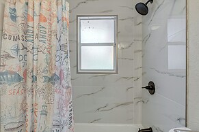 Chic Port Charlotte Home ~ 9 Mi to Englewood Beach