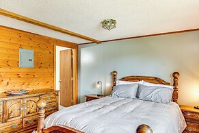 Dubois Riverfront Lodge w/ On-site Fishing & Views