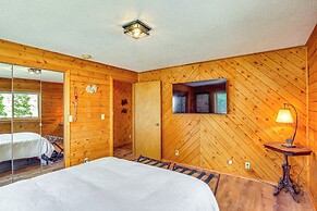 Dubois Riverfront Lodge w/ On-site Fishing & Views