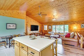 Dubois Riverfront Lodge w/ On-site Fishing & Views