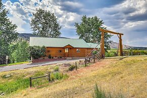 Dubois Riverfront Lodge w/ On-site Fishing & Views