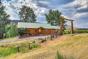 Dubois Riverfront Lodge w/ On-site Fishing & Views