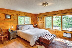 Dubois Riverfront Lodge w/ On-site Fishing & Views