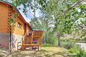 Dubois Riverfront Lodge w/ On-site Fishing & Views