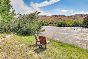 Dubois Riverfront Lodge w/ On-site Fishing & Views
