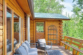 Dubois Riverfront Lodge w/ On-site Fishing & Views