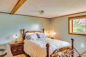 Dubois Riverfront Lodge w/ On-site Fishing & Views