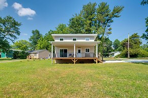 Peaceful Hendersonville Home < 2 Mi to Main St!