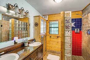 Granbury Home w/ Waterfront Deck: 5 Mi to Downtown