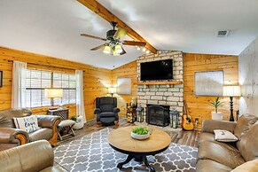 Granbury Home w/ Waterfront Deck: 5 Mi to Downtown