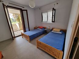 Maisonette With Garden Under the Elani Pines