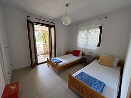 Maisonette With Garden Under the Elani Pines