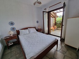 Maisonette With Garden Under the Elani Pines