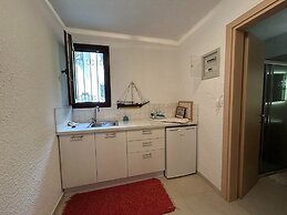 Maisonette With Garden Under the Elani Pines