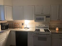 Roomy Beachfront Apartment, Deck, Game Room! 2 Bedroom Apts by RedAwni