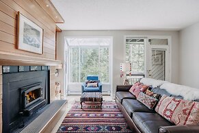 90sw - Fireplace - Dishwasher - W/d - Pets Ok 1 Bedroom Condo by RedAw