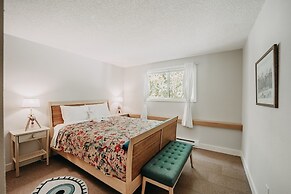 90sw - Fireplace - Dishwasher - W/d - Pets Ok 1 Bedroom Condo by RedAw