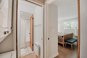 90sw - Fireplace - Dishwasher - W/d - Pets Ok 1 Bedroom Condo by RedAw