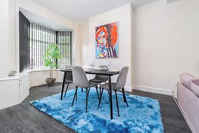 Spacious 2 bed House With Free on Street Parking