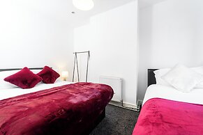 Spacious 2 bed House With Free on Street Parking