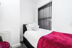 Spacious 2 bed House With Free on Street Parking