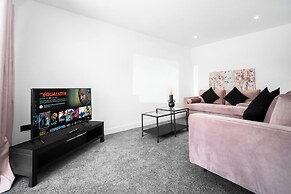 Family/contractors 3 bed House/parking/sleeps 7