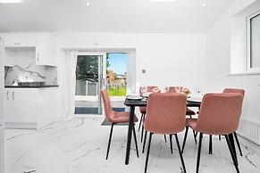 Family/contractors 3 bed House/parking/sleeps 7