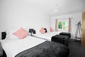Family/contractors 3 bed House/parking/sleeps 7
