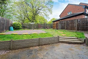 2 Bed-sleeps 4-private Garden- Free Parking