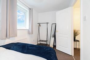 2 Bed-sleeps 4-private Garden- Free Parking