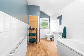 2 Bed House/families/contractors/free Parking