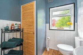 2 Bed House/families/contractors/free Parking