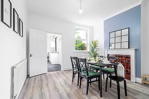 2 Bed House/families/contractors/free Parking