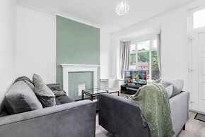 2 Bed House/families/contractors/free Parking