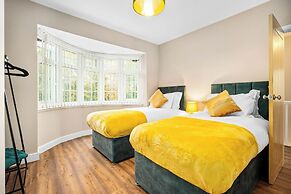 Spacious 3 bed House/sleeps 5/free Parking-oldbury