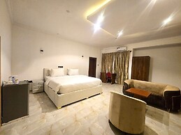 ROSES REGENCY HOTEL & SUITES