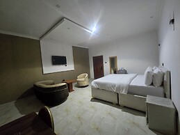 ROSES REGENCY HOTEL & SUITES