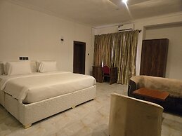 ROSES REGENCY HOTEL & SUITES