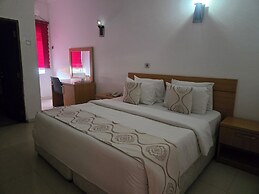 ROSES REGENCY HOTEL & SUITES