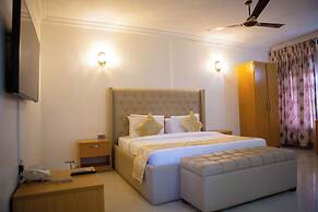 ROSES REGENCY HOTEL & SUITES