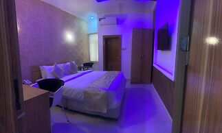 ROSES REGENCY HOTEL & SUITES