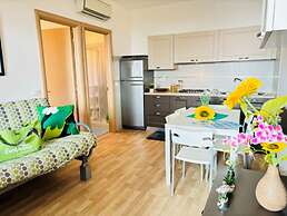 Bright Apartment With Terrace and Shared Swimming Pool - Beahost
