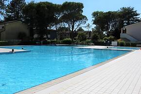 Bright Apartment With Terrace and Shared Swimming Pool - Beahost